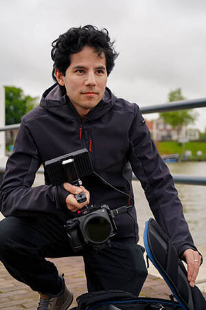 videographer gearing up at a Dutch event with a outdoor location